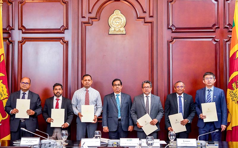 “ක්ලීන් ශ්‍රී ලංකා” වැඩසටහන යටතේ මහජනතාව වෙනුවෙන් ඉන්ධන පිරවුම්හල්වලට සනීපාරක්ෂක පහසුකම්